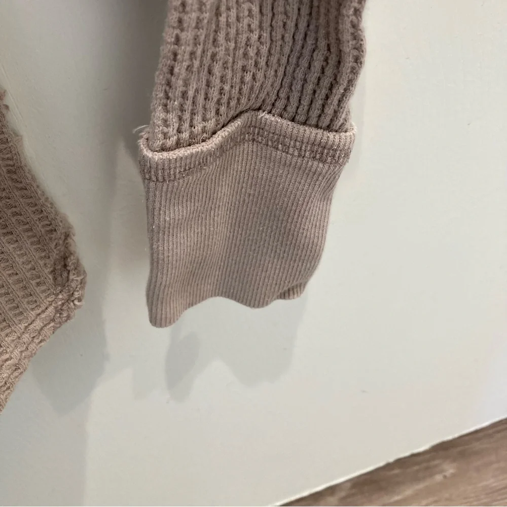 Free People We the Free small thermal thumbhole top - Picture 7 of 13